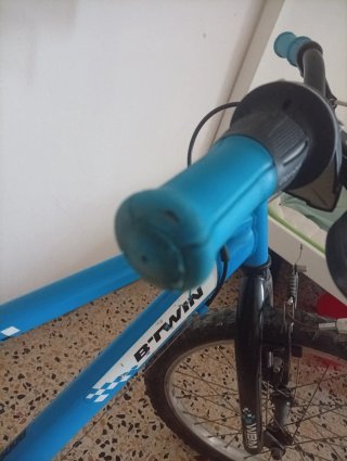 Bicicleta infantil azul B'TWIN