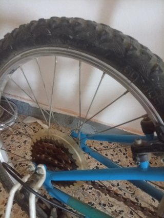 Bicicleta infantil azul B'TWIN