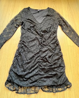 Vestido de encaje negro de H&M