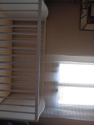 Cuna de madera con colchón de látex. NO ENViO  .