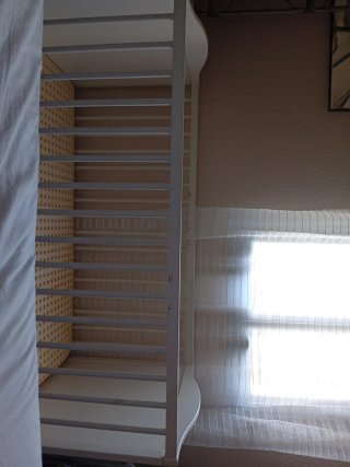 Cuna de madera con colchón de látex. NO ENViO  .
