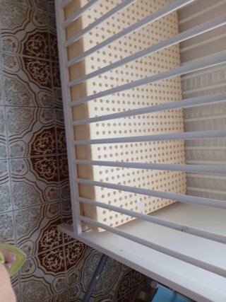 Cuna de madera con colchón de látex. NO ENViO  .