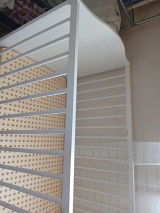 Cuna de madera con colchón de látex. NO ENViO  .
