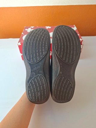 Zuecos negros