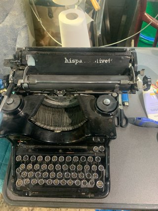 Máquina de escribir Hispano Olivetti