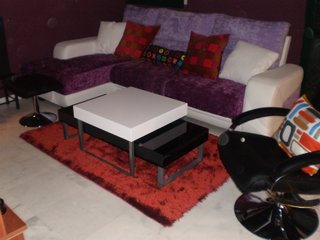 Chaisselongue blanca y morada