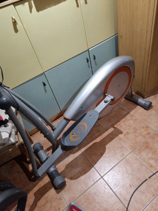 Elíptica gris y naranja