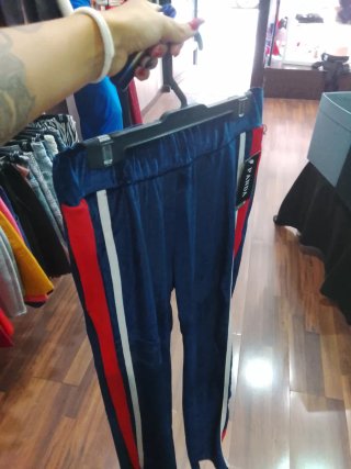 Pantalón Panda negro y rojo