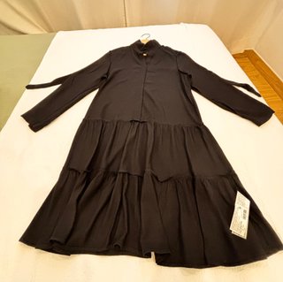 Vestido negro largo con volantes