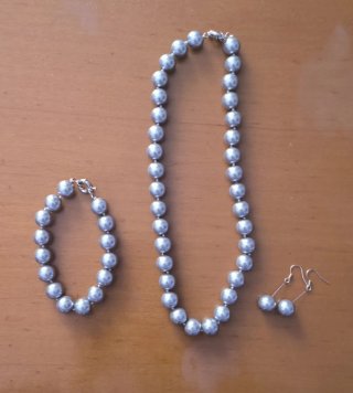 Conjunto de collar, pulsera y pendientes