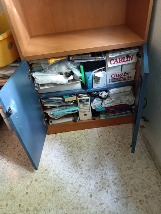 Mueble de oficina con armario