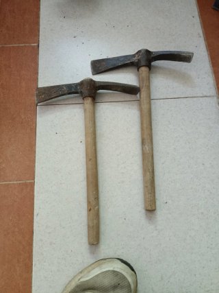 Herramientas de albañilería: cubos y paleta
