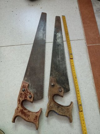 Herramientas de albañilería: cubos y paleta