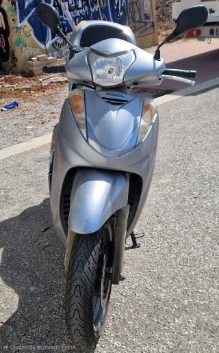 Honda Scoopy SH 300 gris