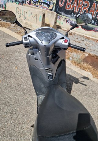 Honda Scoopy SH 300 gris