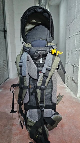 Mochila Portabebés Deuter Trekking
