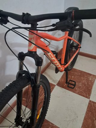 29" Bicicleta Scott Naranja talla M