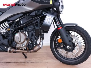 HUSQVARNA SVARTPILEN 125 ABS