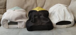 3 Gorras Brillantes: Golden, Smart y Legend