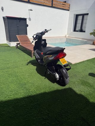 Yamaha Jog RR Scooter Gris y Amarillo