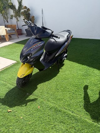 Yamaha Jog RR Scooter Gris y Amarillo
