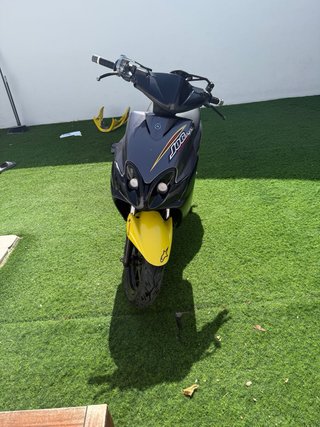 Yamaha Jog RR Scooter Gris y Amarillo