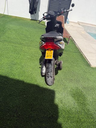 Yamaha Jog RR Scooter Gris y Amarillo