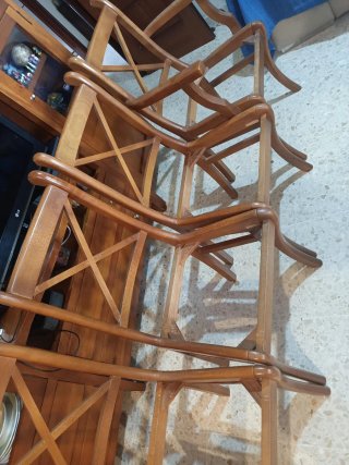 Juego de 4 Sillas de Comedor de Madera y 2 sillone