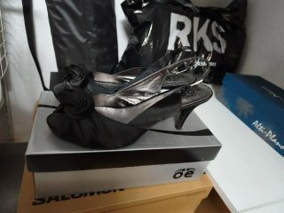 Zapatos satén negro flor tacón talla 40