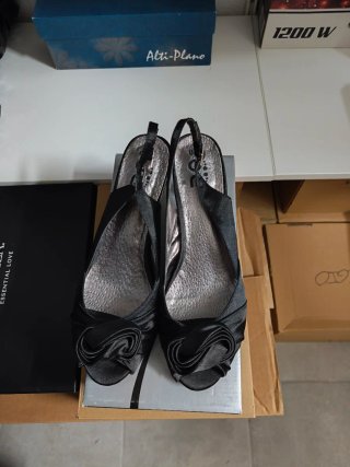 Zapatos satén negro flor tacón talla 40