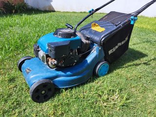 Cortacésped Einhell azul