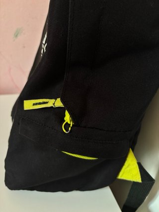 Zaino Mitama nero con dettagli gialli