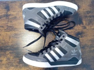 Botines Adidas Hardcourt Negro y Plateado Talla 38