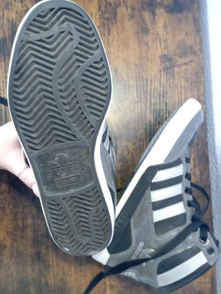 Botines Adidas Hardcourt Negro y Plateado Talla 38