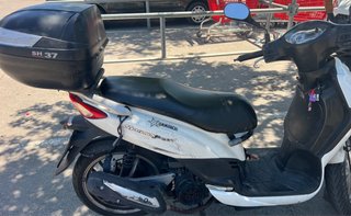 Moto Scooter SYM 125cc Blanca