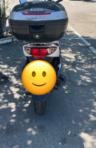 Moto Scooter SYM 125cc Blanca