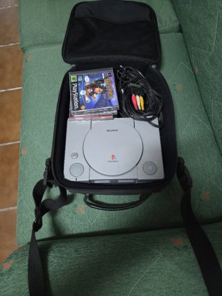 Consola PlayStation 1 + funda + juegos
