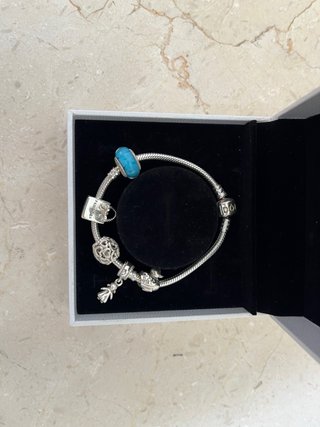 Pulsera Pandora con 5 charms