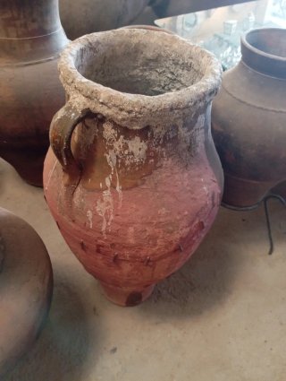 Tinaja antigua de río