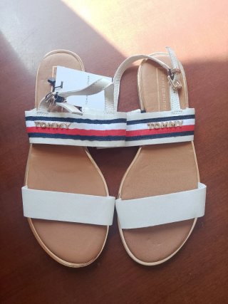 Sandalias Tommy Hilfiger Blancas y Doradas