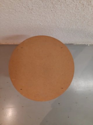 Mesa auxiliar redonda de madera pequeña