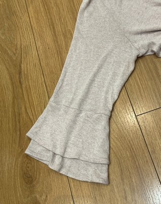 Vestido rosa claro manga acampanada