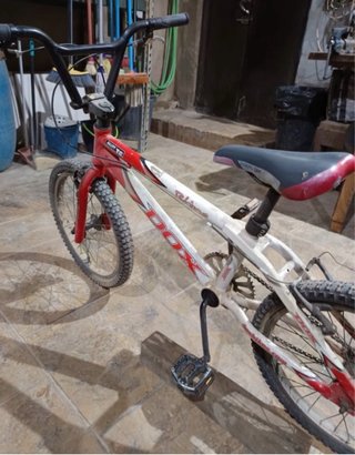 Bicicleta amarilla infantil