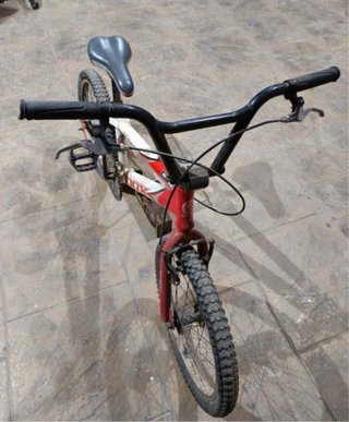 Bicicleta amarilla infantil