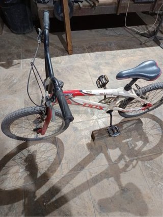 Bicicleta amarilla infantil