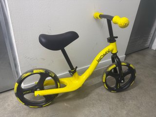 Bicicleta de equilibrio Womy amarilla