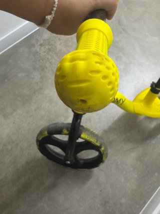 Bicicleta de equilibrio Womy amarilla