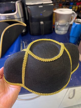 Sombrero Torero Disfraz Negro y Dorado. 2x5€