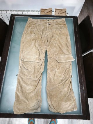 Pantalón cargo pana beige