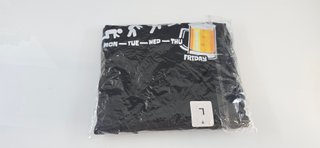 Camiseta Negra Estampado Días semana Cerveza